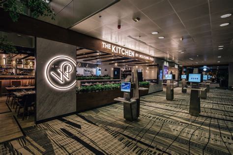 restaurants in bali airport terminal.